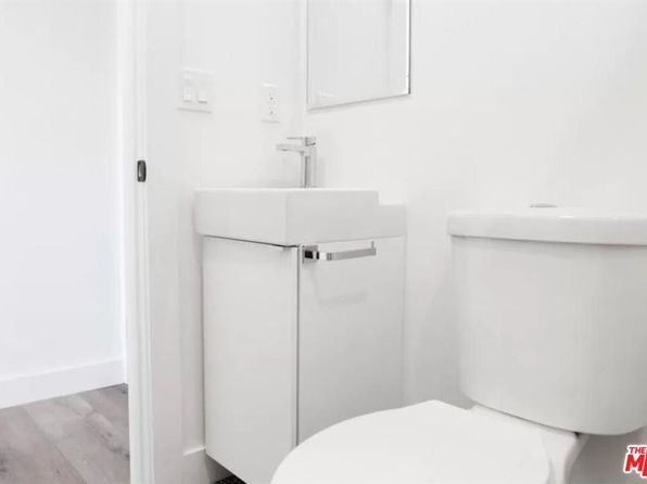 1580 W 30th St Unit 1580