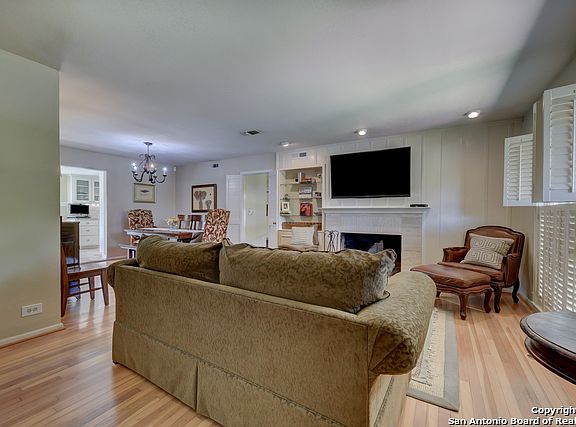 4th image of 206 Woodcrest Dr