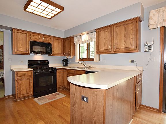 3rd image of 3406 Charlemagne Ln