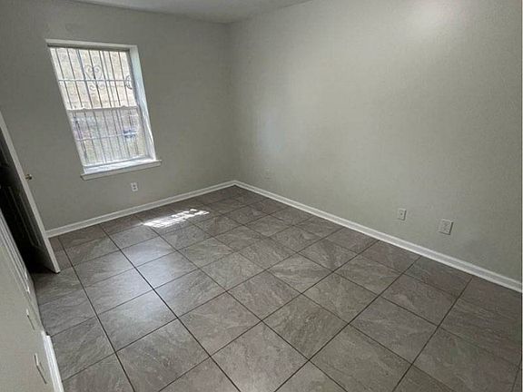 4th image of 82 Hawthorne Ave #1L