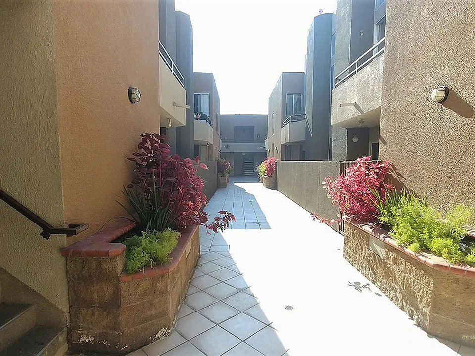 Building Photo 5