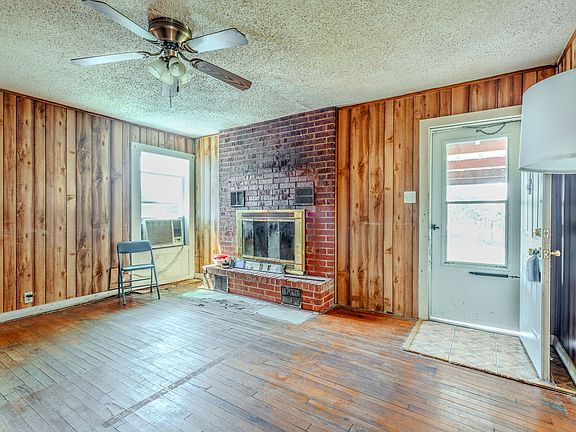 2nd image of 713 Lution Dr