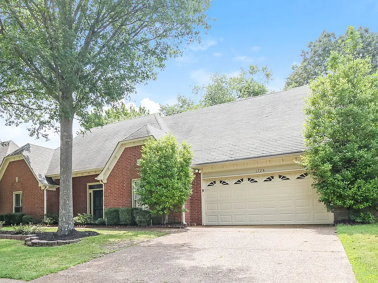 1728 Edgeburg Ln — Photo 4