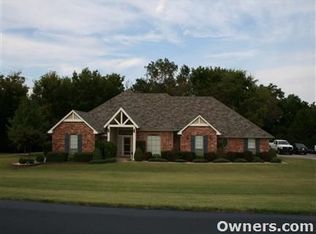 8443 Mission Ridge Dr, Edmond, OK 73003