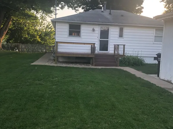 383 Lakeshore Dr, McCook Lake, SD 57049