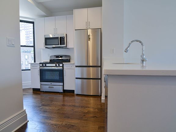 4th image of 25 W 68th St #4C