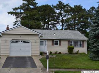 8 Balmoral Ct, Toms River, NJ 08757