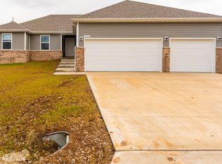 1106 Cowan Dr, Aurora, MO 65605
