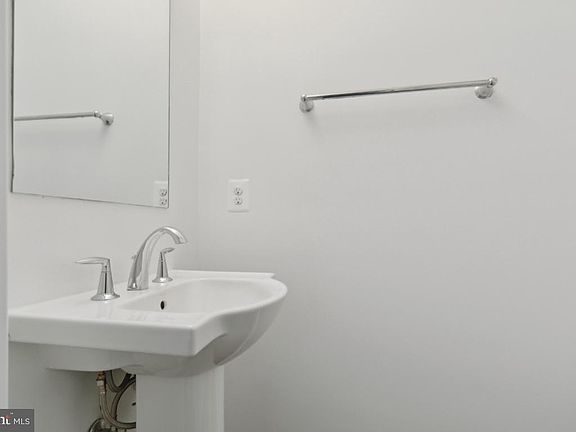 4th image of 23009 Sullivans Cove Sq