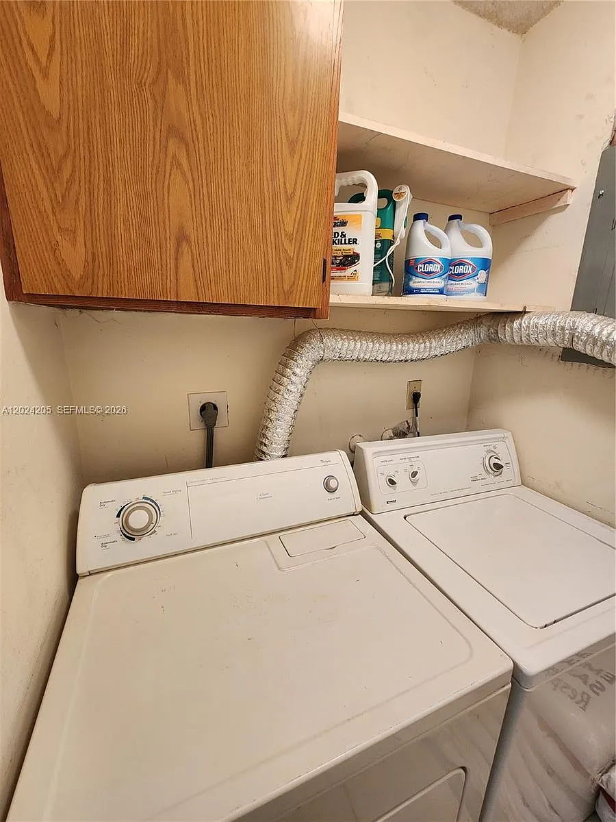 Building Photo - 120 SW 80th Ave #2