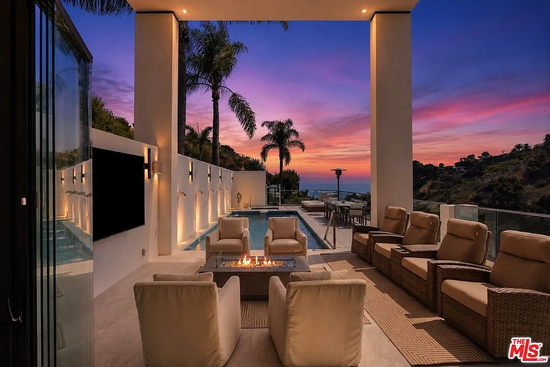 4 bed, 4.5 bath, $75,000 — Photo 1