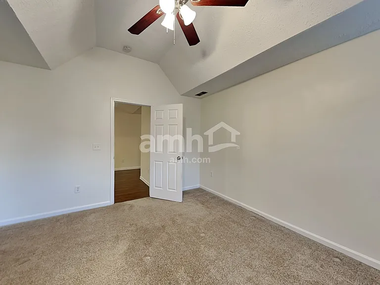 149 Waters Edge Dr — Photo 8