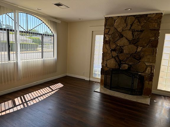 4th image of 4929 Zelzah Ave