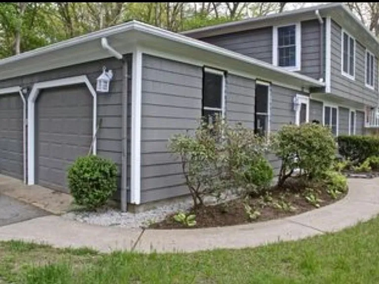 54 Maplewood Dr #2 — Photo 15