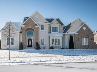 2820 Makou Trl, Waukesha, WI 53189