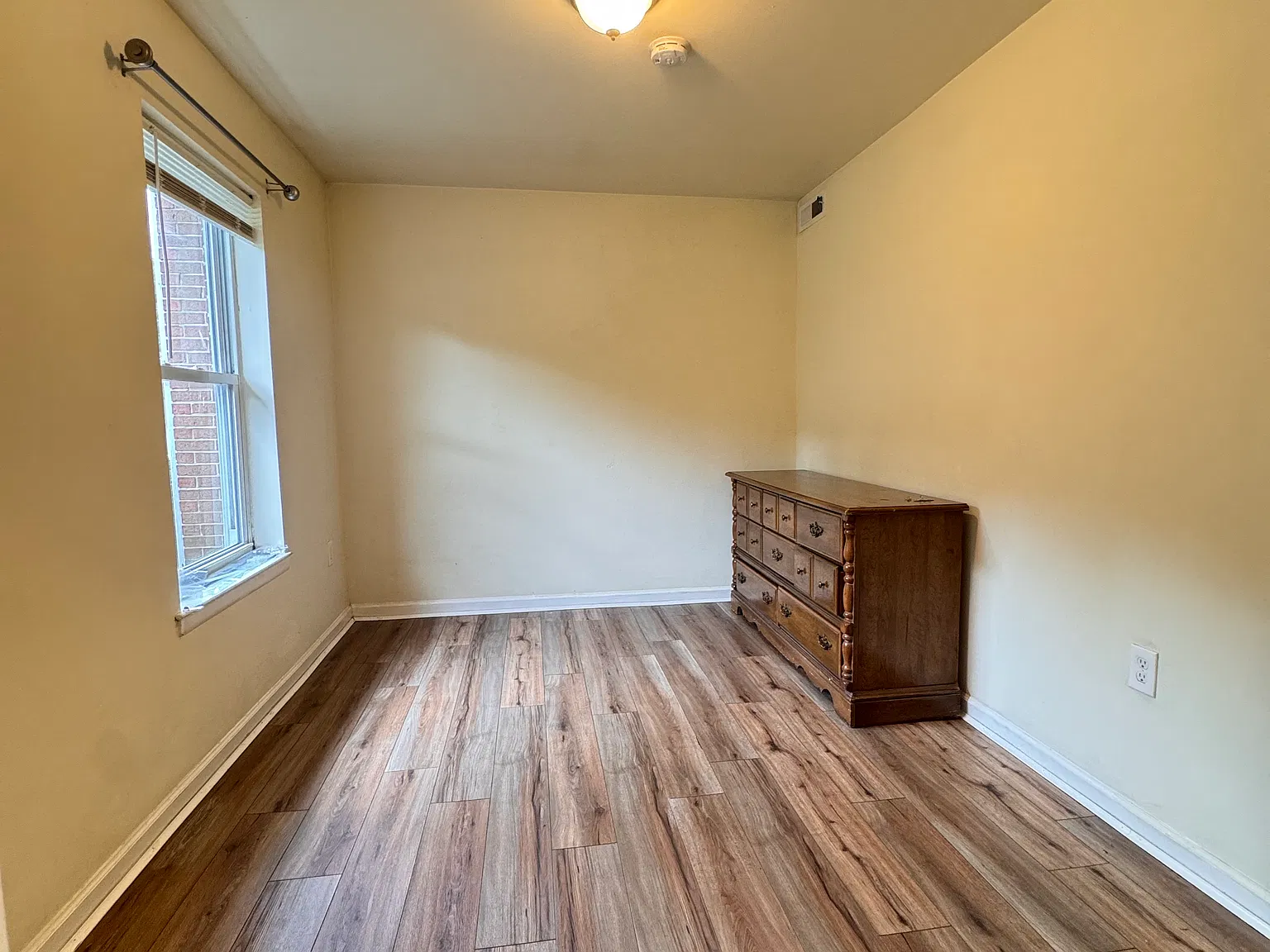 4 bed, 1.5 bath, 1280 sqft, $2,000 — Photo 4