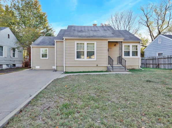 1526 N Northeast Pkwy, Wichita, KS 67208