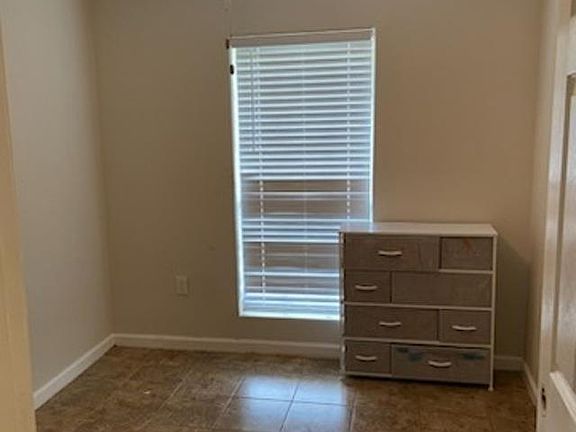 4th image of 1402 Plaza Dr