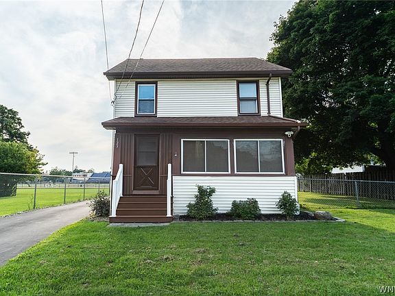 2nd image of 123 Oak St