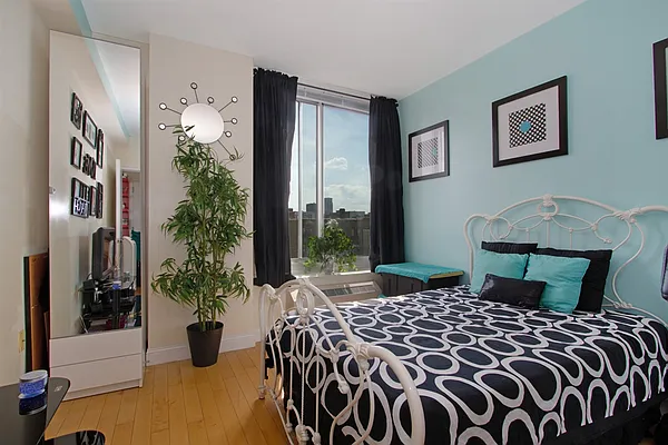 Sold by Corcoran | media 10