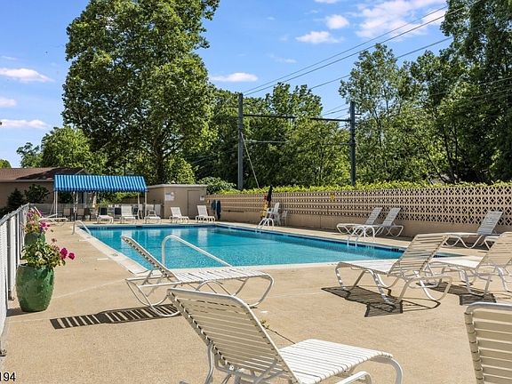 5th image of 530 Valley Rd #7
