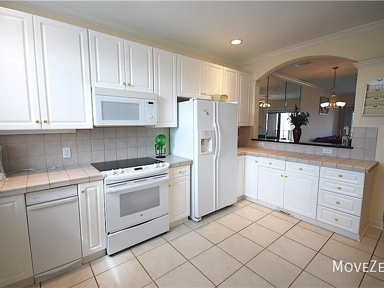 111 Spencer Farlow Dr — Photo 5