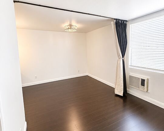 3rd image of 525 S Ardmore Ave APT 261