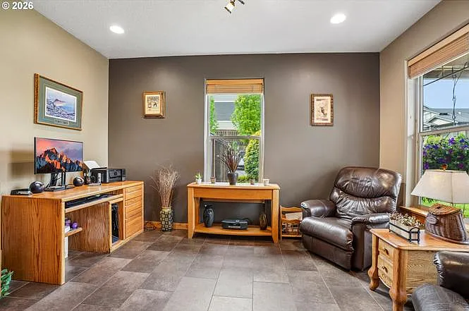 286 SE Condor Dr — Photo 8