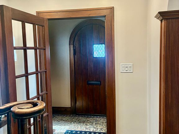 5th image of 385 Berryman Dr