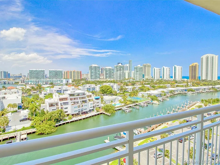 400 Kings Point Dr #10 — Photo 2
