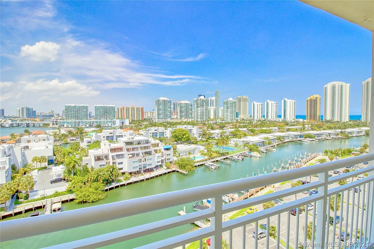 Building Photo - 400 Kings Point Dr #14