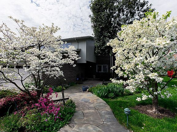 3rd image of 7227 Vistas Ln