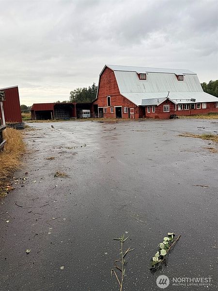 2nd image of 3170 E Smith Road