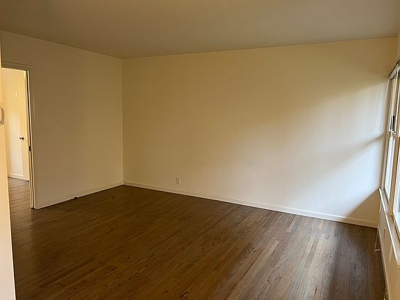 2nd image of 696 Mira Monte Pl APT 1