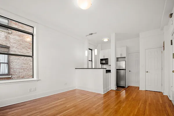 Rented by Cooper & Cooper Real Estate | media 2
