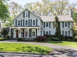 57 Park Ave, Wyckoff, NJ 07481