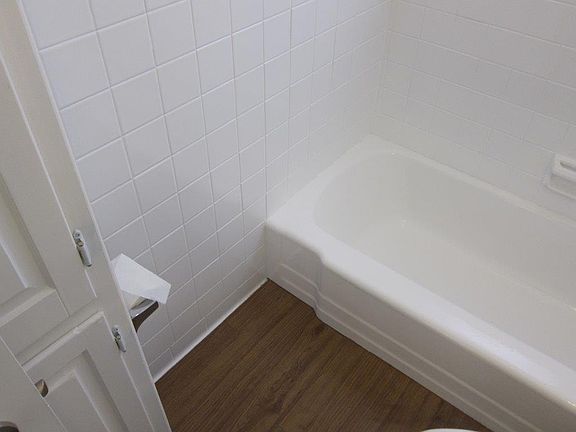 4th image of 909 E Symmes St #911