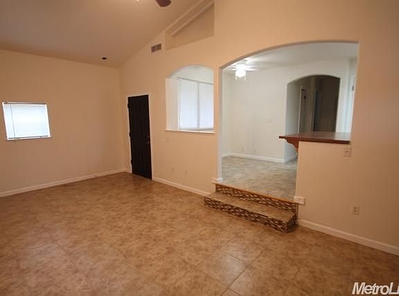5th image of 840 Shearer St