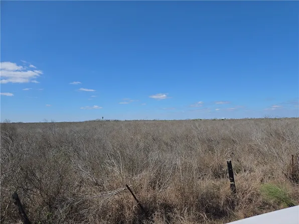 201 La Lucia St, Pt Lavaca, TX 77979