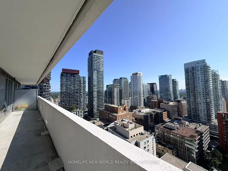 2221 Yonge St #2403 — Photo 17