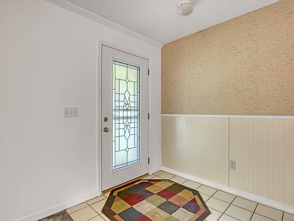 5th image of 2459 Empire Ave