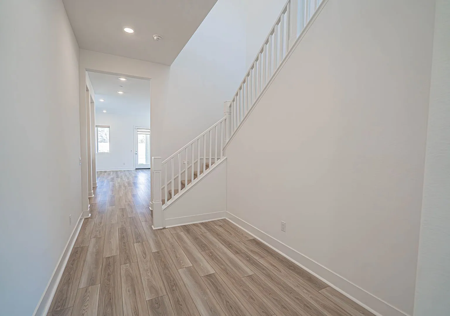 Stunning 4-Bedroom Home with Solar, Views, and a Tesla Backup in Valencia! — Photo 2