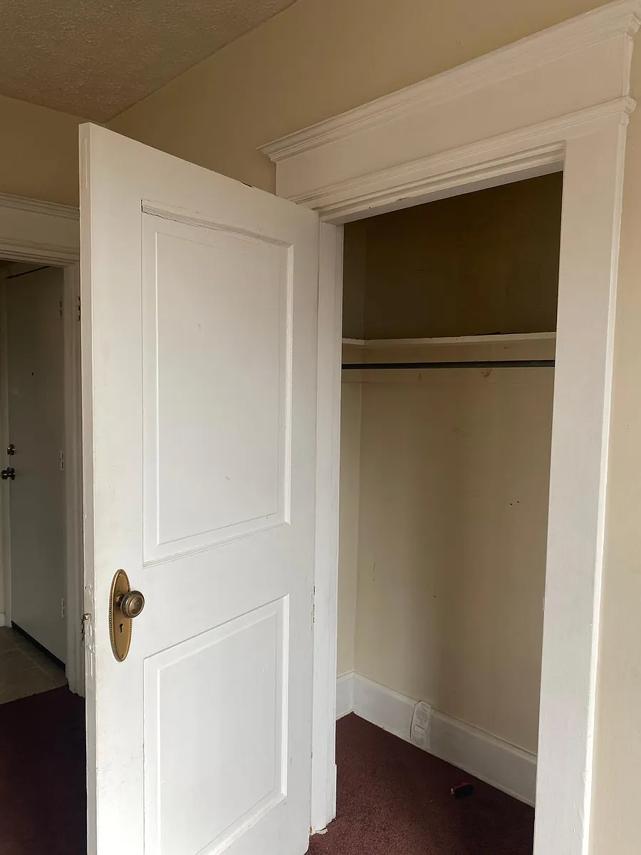 closet - Hays Ave