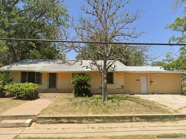 251 5th St, Poteet, TX 78065