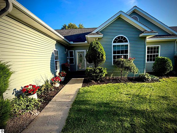 2nd image of 7443 Meadow Ln