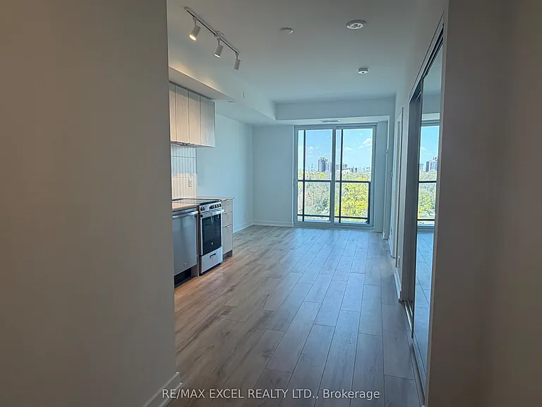 1660 Bloor St W #1013 — Photo 3