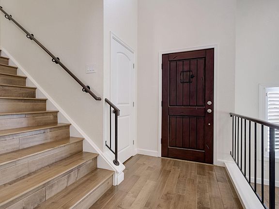3rd image of 2971 Silverland Dr