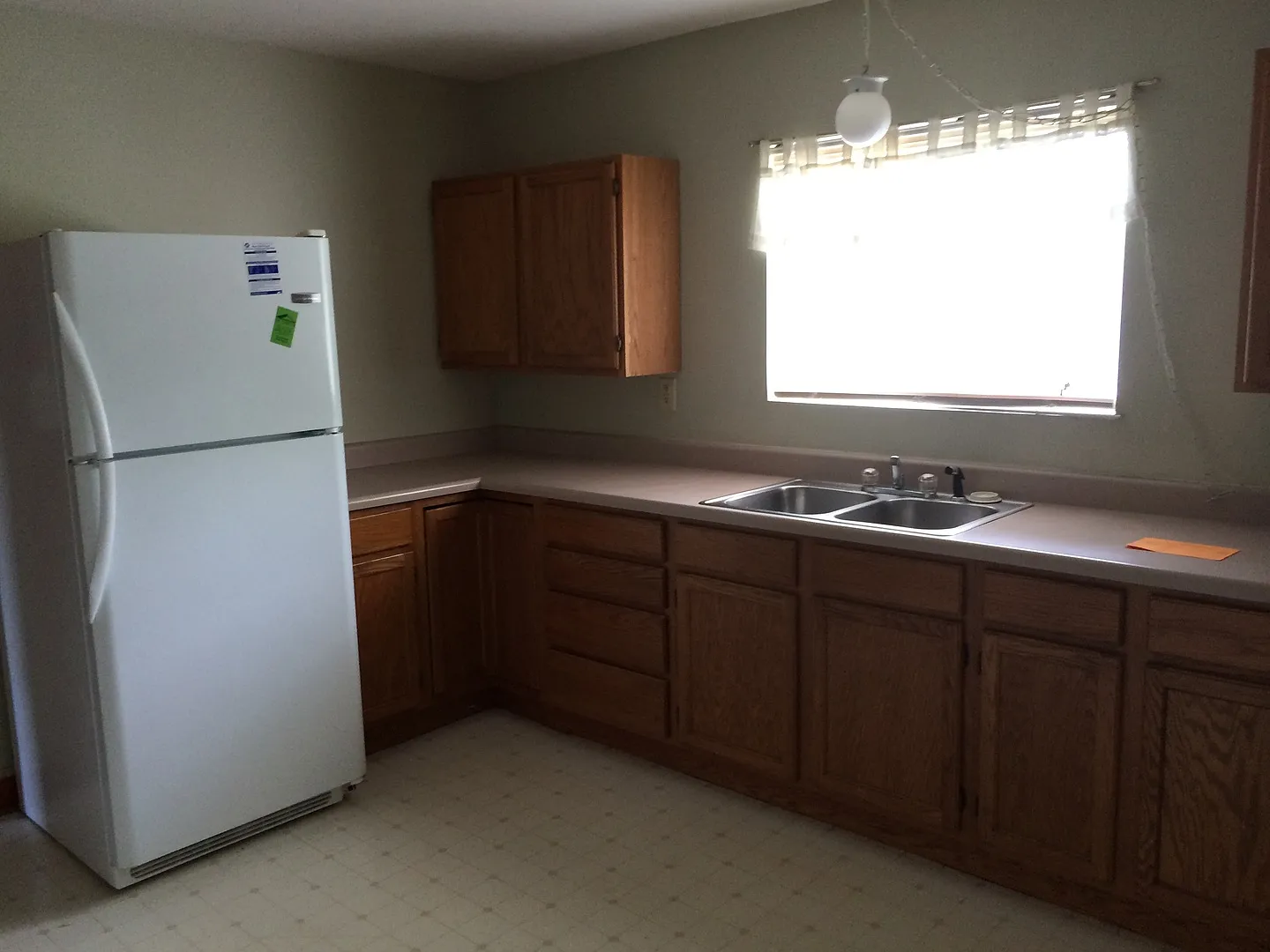 H05 - 213 S Clark — Photo 2