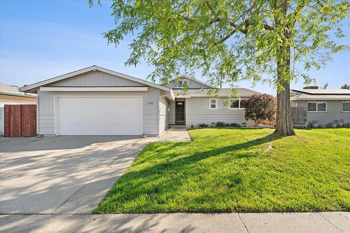 774 April Ln photo 1