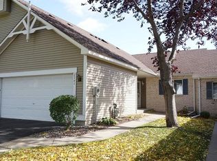 2741 Lake Court Dr, Mounds View, MN 55112